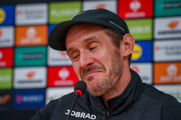 Spain Football UEFA Europa League 2025 2026, quarter-final second leg Celta Vigo vs SC Freiburg Balaidos Vigo Julian Schuster SC Freiburg, coach press conference, media, facial expression, facial expression, emotion Copyright: xJOERANxSTEINSIEKx