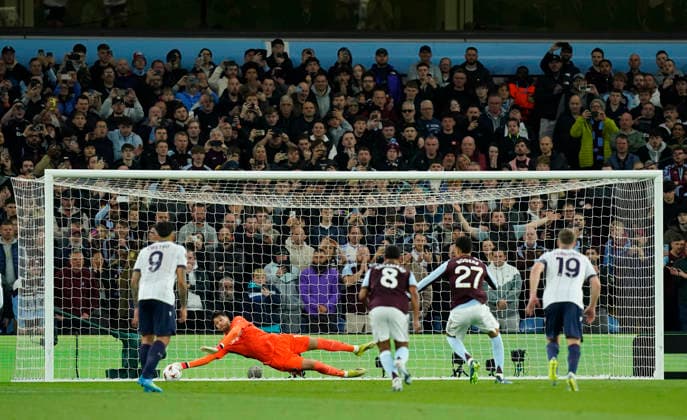 Birmingham, England, 16th April 2026. Bologna s Federico Ravaglia saves a Morgan Rogers of Aston Villa penalty kick during the Aston Villa vs Bologna UEFA Europa League quarter final 2nd leg match at Villa Park, Birmingham. Picture credit should read: Andrew Yates Sportimage EDITORIAL USE ONLY. No use with unauthorised audio, video, data, fixture lists, club league logos or live services. Online in-match use limited to 120 images, no video emulation. No use in betting, games or single club league player publications. SPI_037_AY_Villa_Bologna SPI-4689-0040