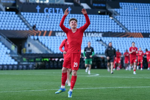 Spain, football, UEFA Europa League, quarter-final, second leg, 2025 2026, RC Celta de Vigo vs SC Freiburg, 16 04 2026, Estadio Balaidos, Vigo, cheers, emotions, The team celebrates reaching the semi-finals, Philipp Treu SC Freiburg, 29 Vigo Estadio Balaidos Galicia, Pontevedra Spain Copyright: xArnexAmbergx