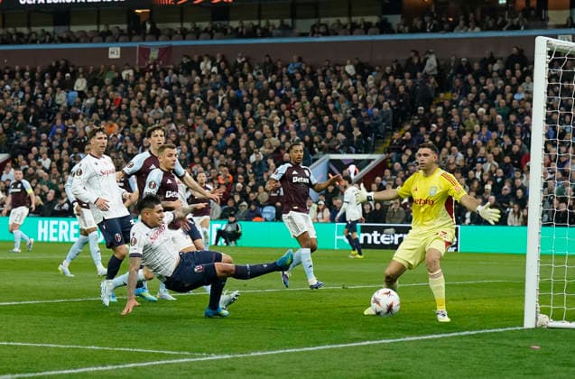Birmingham, England, 16th April 2026. Bologna s Santiago Castro goes close to scoring during the Aston Villa vs Bologna UEFA Europa League quarter final 2nd leg match at Villa Park, Birmingham. Picture credit should read: Andrew Yates Sportimage EDITORIAL USE ONLY. No use with unauthorised audio, video, data, fixture lists, club league logos or live services. Online in-match use limited to 120 images, no video emulation. No use in betting, games or single club league player publications. SPI_044_AY_Villa_Bologna SPI-4689-0044