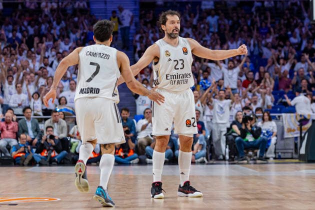 ESP Real Madrid v Crvena Zvezda Meridianbet Belgrade Euroleague Facundo Campazzo and Sergio Llull of Real Madrid during the Euroleague match, between Real Madrid and Crvena Zvezda Meridianbet Belgrade played at Movistar Arena Stadium on April 16, 2026 in Madrid Spain Madrid Spain Basketball Copyright: xAlbaxPachecox xAgenciaxLOFx