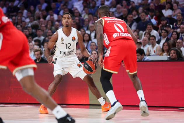 April 16, 2026, Madrid, Madrid, Spain: Theo Maledon of Real Madrid and Codi Miller-Mcintyre of Crvena Zvezda in action during the Turkish Airlines EuroLeague Regular Season Round 38 match between Real Madrid and Crvena Zvezda Meridianbet Belgrade at Movistar Arena on April 16, 2026, in Madrid, Spain. Real Madrid V Crvena Zvezda Meridianbet Belgrade - Turkish Airlines EuroLeague  - ZUMAa181 20260416_zaa_a181_238 Copyright: xIrinaxR.xHipolitox