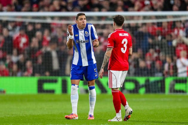 Nottingham Forest v FC Porto, UEFA Europa League Jan Bednarek Of FC Porto reacts after been sent off during the Nottingham Forest v FC Porto UEFA Europa League match at the City Ground, West Bridgford, England on 16 April 2026 Credit: Lee Keuneke Every Second Media Editorial use only. All images are copyright Every Second Media Limited. No images may be reproduced without prior permission. Copyright: xIMAGO EveryxSecondxMediax ESM-1913-0036 LeexKeunekex xEveryxSecondxMediax