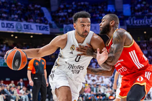 ESP Real Madrid v Crvena Zvezda Meridianbet Belgrade Euroleague Trey Lyles of Real Madrid and Codi Miller McIntyre of Crvena Zvezda during the Euroleague match, between Real Madrid and Crvena Zvezda Meridianbet Belgrade played at Movistar Arena Stadium on April 16, 2026 in Madrid Spain Madrid Spain Basketball Copyright: xAlbaxPachecox xAgenciaxLOFx