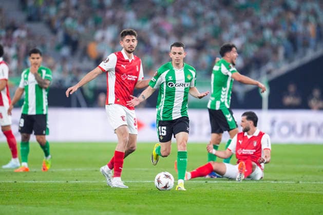 April 16, 2026, Sevilla, Sevilla, Spain: Alvaro Figaldo of Real Betis in action during the UEFA Europa League 2025 26 Quarter-Final Second Leg match between Real Betis and SC Braga at La Cartuja Stadium on April 16, 2026, in Sevilla, Spain. Sevilla Spain - ZUMAa181 20260416_zaa_a181_257 Copyright: xJoaquoÂ­NxCorcherox
