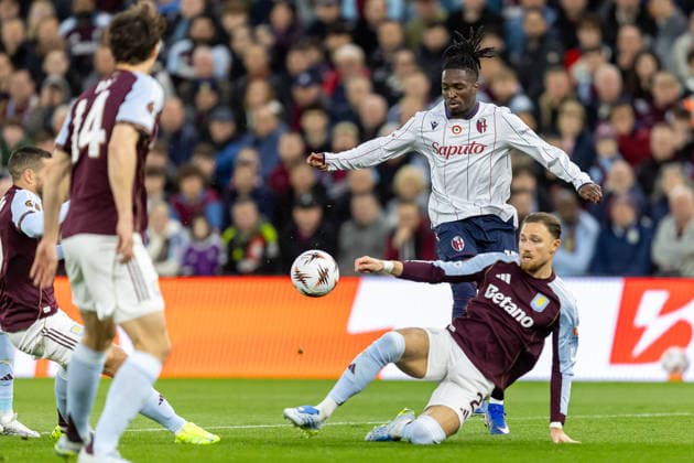 Aston Villa v Bologna, Europa League Bologna forward Jonathan Rowe (11) crosses the ball during the Europa League match between Aston Villa and Bologna at Villa Park, Birmingham, UK on 16 April 2026. Birmingham Villa Park West Midlands UK Editorial use only , Copyright: xManjitxNarotrax PSI-24080-0031