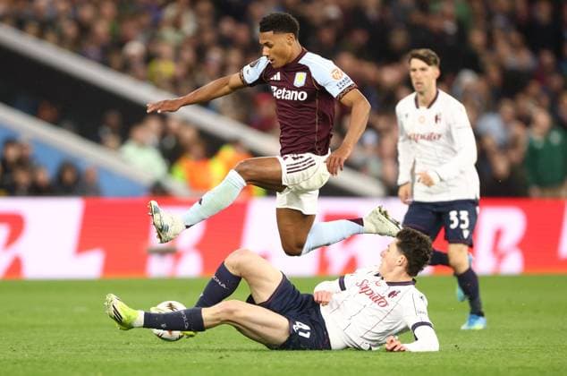 Ollie Watkins of Aston Villa and Martin Vitik of Bologna Aston Villa v Bologna, UEFA Europa League, Quarter Final, Second Leg, Football, Villa Park, Birmingham, UK - 16 Apr 2026Birmingham Villa Park United Kingdom EDITORIAL USE ONLY No use with unauthorised audio, video, data, fixture lists, club league logos or live services. Online in-match use limited to 120 images, no video emulation. No use in betting, games or single club league player publications. Copyright: xRyanxBrowne Shutterstockx 16828672cj