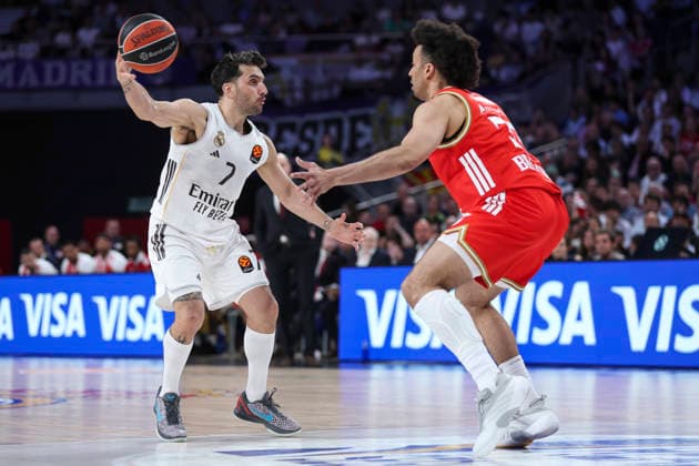April 16, 2026, Madrid, Madrid, Spain: Facundo Campazzo of Real Madrid and Jordan Nwora of Crvena Zvezda in action during the Turkish Airlines EuroLeague Regular Season Round 38 match between Real Madrid and Crvena Zvezda Meridianbet Belgrade at Movistar Arena on April 16, 2026, in Madrid, Spain. Real Madrid V Crvena Zvezda Meridianbet Belgrade - Turkish Airlines EuroLeague  - ZUMAa181 20260416_zaa_a181_264 Copyright: xIrinaxR.xHipolitox