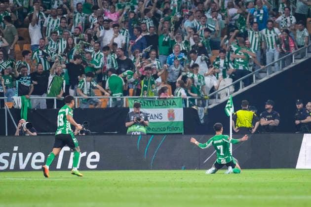 April 16, 2026, Sevilla, Sevilla, Spain: Antony Dos Santos of Real Betis celebrates a goal during the UEFA Europa League 2025 26 Quarter-Final Second Leg match between Real Betis and SC Braga at La Cartuja Stadium on April 16, 2026, in Sevilla, Spain. Sevilla Spain - ZUMAa181 20260416_zaa_a181_248 Copyright: xJoaquoÂ­NxCorcherox
