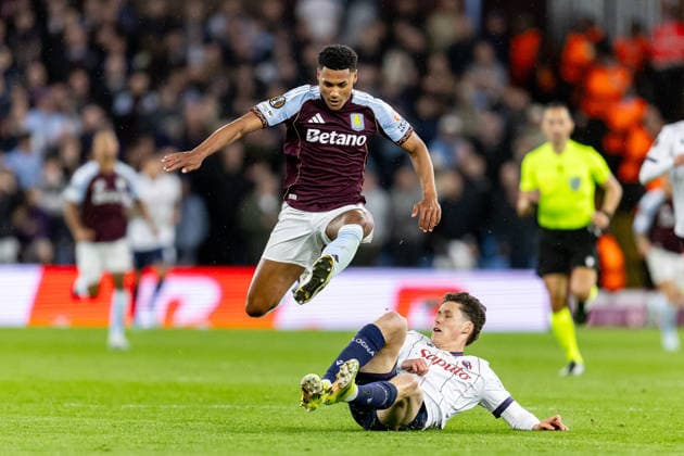 Aston Villa v Bologna, Europa League Aston Villa forward Ollie Watkins (11) rides tackle during the Europa League match between Aston Villa and Bologna at Villa Park, Birmingham, UK on 16 April 2026. Birmingham Villa Park West Midlands UK Editorial use only , Copyright: xManjitxNarotrax PSI-24080-0038