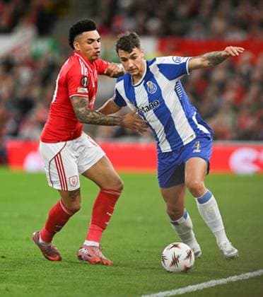 Igor Jesus of Nottingham Forest and Jakub Kiwior of FC Porto Nottingham Forest v Porto, UEFA Europa League, Quarter Final, Second Leg, Football, City Ground, Nottingham, UK - 16 Apr 2026Nottingham City Ground United Kingdom EDITORIAL USE ONLY No use with unauthorised audio, video, data, fixture lists, club league logos or live services. Online in-match use limited to 120 images, no video emulation. No use in betting, games or single club league player publications. Copyright: xAnnaxGowthorpe Shutterstockx 16828681ap