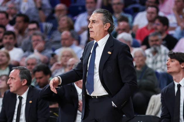 April 16, 2026, Madrid, Madrid, Spain: Sergio Scariolo, head coach of Real Madrid gestures during the Turkish Airlines EuroLeague Regular Season Round 38 match between Real Madrid and Crvena Zvezda Meridianbet Belgrade at Movistar Arena on April 16, 2026, in Madrid, Spain. Real Madrid V Crvena Zvezda Meridianbet Belgrade - Turkish Airlines EuroLeague  - ZUMAa181 20260416_zaa_a181_307 Copyright: xIrinaxR.xHipolitox
