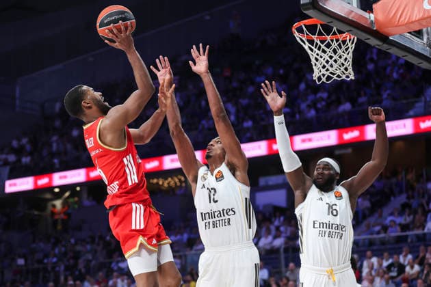 April 16, 2026, Madrid, Madrid, Spain: Jared Butler of Crvena Zvezda and Theo Maledon and Usman Garuba of Real Madrid in action during the Turkish Airlines EuroLeague Regular Season Round 38 match between Real Madrid and Crvena Zvezda Meridianbet Belgrade at Movistar Arena on April 16, 2026, in Madrid, Spain. Madrid Spain - ZUMAa181 20260416_zaa_a181_321 Copyright: xIrinaxR.xHipolitox