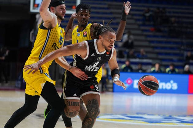April 16, 2026, Belgrade, Central Serbia, Serbia: 2026416, Belgrade, Serbia - Maccabi Rapyd Tel Aviv and Virtus Bologna play a EuroLeague basketball game at the Aleksandar Nikolic Hall. CARSEN EDWARDS in action. Belgrade Serbia - ZUMAd223 20260416_zip_d223_015 Copyright: xMarkoxDimicx
