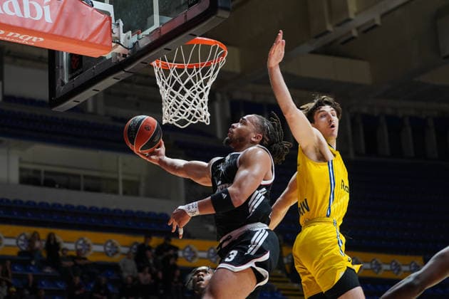 April 16, 2026, Belgrade, Central Serbia, Serbia: 2026416, Belgrade, Serbia - Maccabi Rapyd Tel Aviv and Virtus Bologna play a EuroLeague basketball game at the Aleksandar Nikolic Hall. CARSEN EDWARDS in action. Basketball 2026: EuroLeague: Maccabi Rapyd Tel Aviv 85:89 Virtus Bologna  - ZUMAd223 20260416_zip_d223_018 Copyright: xMarkoxDimicx