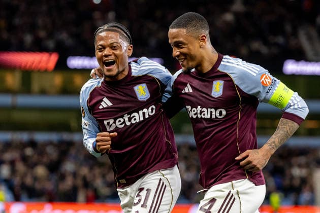 Aston Villa v Bologna, Europa League GOAL scores 4-0 Aston Villa defender Ezri Konsa (4) scores and celebrates with Aston Villa midfielder Leon Bailey (31) during the Europa League match between Aston Villa and Bologna at Villa Park, Birmingham, UK on 16 April 2026. Birmingham Villa Park West Midlands UK Editorial use only , Copyright: xManjitxNarotrax PSI-24080-0045