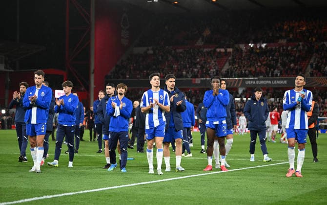 Nottingham, England, 16th April 2026. Dejected Fc Porto players clap their fans during the Nottingham Forest vs FC Porto UEFA Europa League quarter final 2nd leg match at the City Ground, Nottingham. Picture credit should read: Harriet Massey Sportimage EDITORIAL USE ONLY. No use with unauthorised audio, video, data, fixture lists, club league logos or live services. Online in-match use limited to 120 images, no video emulation. No use in betting, games or single club league player publications. SPI_049_FOREST_V_PORTO SPI-4690-0053