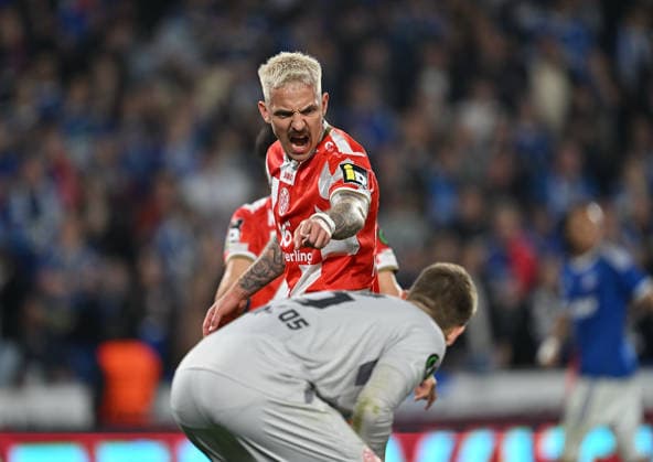 Fußball I Herren I Conference League I RC Strasbourg - FSV Mainz 05 I 16.04.2026 Phillip Tietz (20, 1. FSV Mainz 05) feiert Daniel Batz (33, 1. FSV Mainz 05) nach gehaltenem Elfmeter Strasbourg Stade de la Meinau Strasbourg Frankreich *** Soccer I Men I Conference League I RC Strasbourg FSV Mainz 05 I 16 04 2026 Phillip Tietz 20, 1 FSV Mainz 05 celebrates Daniel Batz 33, 1 FSV Mainz 05 after holding penalty Strasbourg Stade de la Meinau Strasbourg France Copyright: xLobeca MaraxWolfx