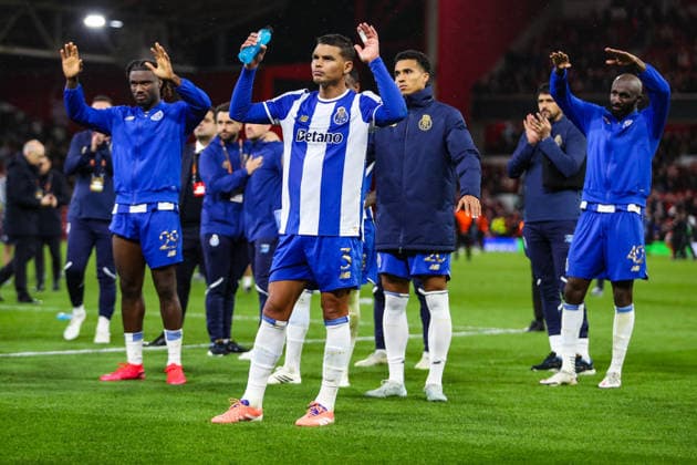 Nottingham Forest v FC Porto, UEFA Europa League Thiago Silva Of FC Porto and his team mates after the Nottingham Forest v FC Porto UEFA Europa League match at the City Ground, West Bridgford, England on 16 April 2026 Credit: Lee Keuneke Every Second Media Editorial use only. All images are copyright Every Second Media Limited. No images may be reproduced without prior permission. Copyright: xIMAGO EveryxSecondxMediax ESM-1913-0074 LeexKeunekex xEveryxSecondxMediax