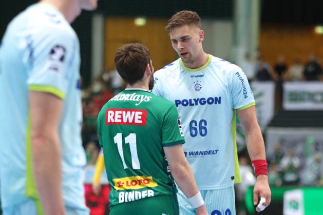 Handball DAIKIN HBL, SC DHfK Leipzig VfL Gummersbach 16 04 2026 Stepan Zeman 66, VfL Gummersbach needs to talk to Lukas Binder 11, SC DHfK Leipzig Handball, DAIKIN HBL, 1 Bundesliga, Saison 2025 2026, 21 Spieltag Nachholerer SC DHfK Leipzig vs VfL Gummersbach am 16 04 2026 in der Quarterback Immobilien Arena Leipzig Copyright: xBEAUTIFULxSPORTS JanxKaeferx