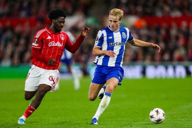 Nottingham Forest v FC Porto, UEFA Europa League Ola Aina Of Nottingham Forest battles with Victor Froholdt Of FC Porto during the Nottingham Forest v FC Porto UEFA Europa League match at the City Ground, West Bridgford, England on 16 April 2026 Credit: Lee Keuneke Every Second Media Editorial use only. All images are copyright Every Second Media Limited. No images may be reproduced without prior permission. Copyright: xIMAGO EveryxSecondxMediax ESM-1913-0080 LeexKeunekex xEveryxSecondxMediax