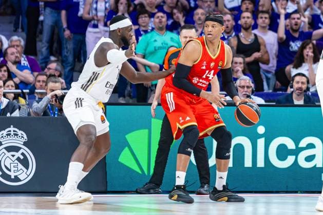 Usman Garuba of Real Madrid and Rivero of Crvena Zvezda during the Euroleague match, between Real Madrid and Crvena Zvezda Meridianbet Belgrade played at Movistar Arena Stadium on April 16, 2026 in Madrid Spain Euroleague Basketball Real Madrid vs Crvena Zvezda 900 Cordon Press  900 CordonxPress LOF - Euroleague Basketball Real Madrid vs Crvena Zvezda