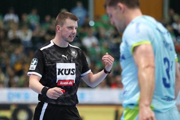 Handball DAIKIN HBL, SC DHfK Leipzig VfL Gummersbach 16 04 2026 Referee Malte Frank Handball, DAIKIN HBL, 1 Bundesliga, Season 2025 2026, 21 Matchday Catch-up SC DHfK Leipzig vs VfL Gummersbach on 16 04 2026 at Quarterback Immobilien Arena Leipzig Copyright: xBEAUTIFULxSPORTS JanxKaeferx