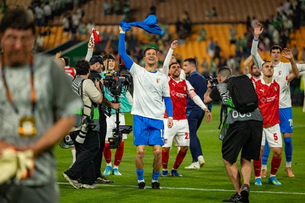 Players of Braga celebrating seen during UEFA Europa League quarterfinal game between teams of Real Betis Balompie and SC Braga (Maciej Rogowski Ball Raw Images) Sevilla Estadio La Cartuja Spain Copyright: xMaciejxRogowskix ROG_RBvBRA-02