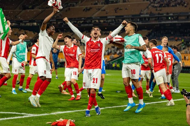Players of Braga celebrating seen during UEFA Europa League quarterfinal game between teams of Real Betis Balompie and SC Braga (Maciej Rogowski Ball Raw Images) Sevilla Estadio La Cartuja Spain Copyright: xMaciejxRogowskix ROG_RBvBRA-08