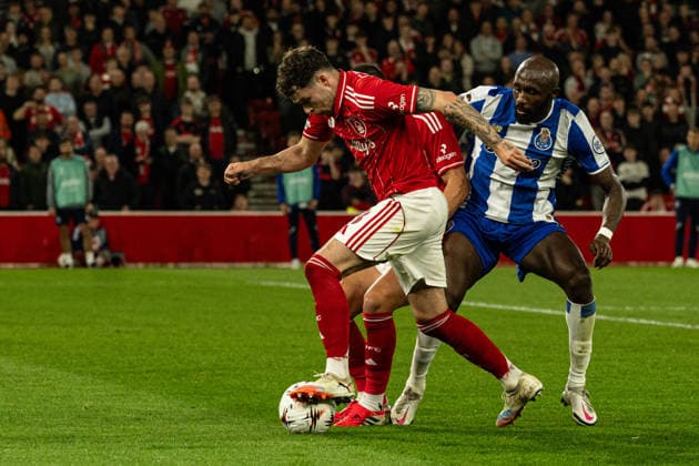 RECORD DATE NOT STATED 16th April 2026; The City Ground, Nottingham, England; UEFA Europa League Football, Nottingham Forest versus Porto; Neco Williams of Nottingham Forest runs with the ball past Seko Fofana of FC Porto GodfreyxPitt