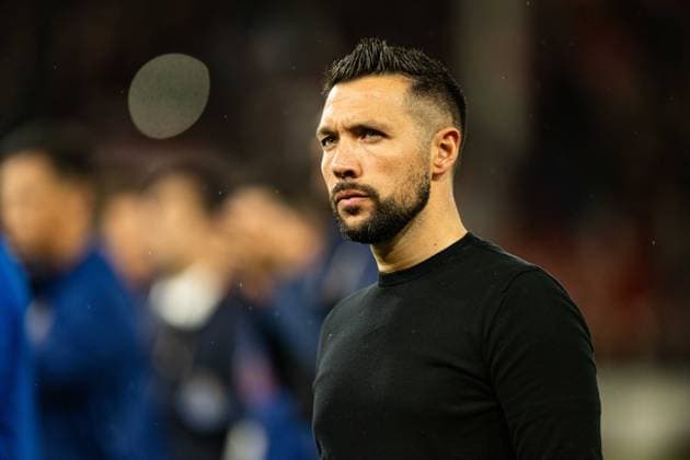 RECORD DATE NOT STATED 16th April 2026; The City Ground, Nottingham, England; UEFA Europa League Football, Nottingham Forest versus Porto; FC Porto Head Coach Francesco Farioli applauds the travelling fans after the final whistle GodfreyxPitt