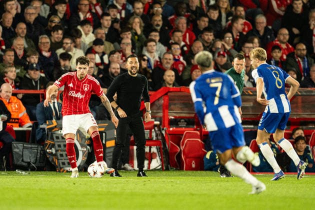 RECORD DATE NOT STATED 16th April 2026; The City Ground, Nottingham, England; UEFA Europa League Football, Nottingham Forest versus Porto; Neco Williams of Nottingham Forest on the ball as FC Porto Head Coach Francesco Farioli shouts instructions to his team GodfreyxPitt