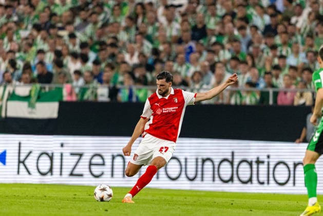 Florian Grillitsch (27) seen during UEFA Europa League quarterfinal game between teams of Real Betis Balompie and SC Braga (Maciej Rogowski Ball Raw Images) Sevilla Estadio La Cartuja Spain Copyright: xMaciejxRogowskix ROG_RBvBRA-100
