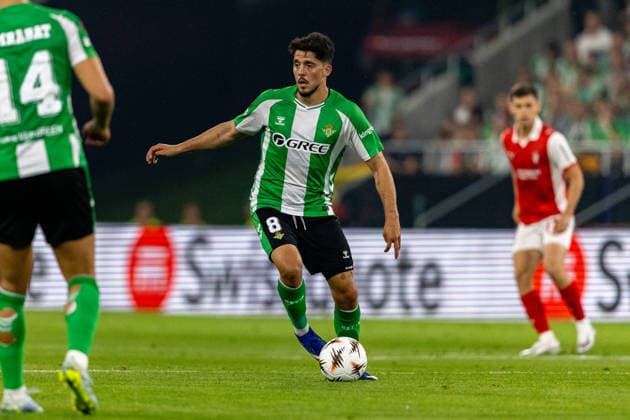 Pablo Fornals (8) seen during UEFA Europa League quarterfinal game between teams of Real Betis Balompie and SC Braga (Maciej Rogowski Ball Raw Images) Sevilla Estadio La Cartuja Spain Copyright: xMaciejxRogowskix ROG_RBvBRA-110