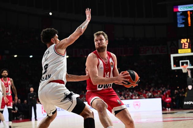 EuroLeague Basketball, Olympiacos Piraeus vs EA7 Emporio Armani Milan - Sasha Vezenkov, 14 of Olympiacos Piraeus in action during the Euroleague regular season basketball match between Olympiacos Piraeus and EA7 Emporio Armani Milan held at Peace and Friendship Stadium in Piraeus, Grecee, 16 April 2026. PIRAEUS Greece Copyright: xOnexInchxProductionsx 6935754