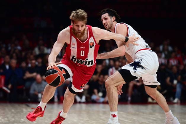 EuroLeague Basketball, Olympiacos Piraeus vs EA7 Emporio Armani Milan - Thomas Walkup, 0 of Olympiacos Piraeus in action during the Euroleague regular season basketball match between Olympiacos Piraeus and EA7 Emporio Armani Milan held at Peace and Friendship Stadium in Piraeus, Grecee, 16 April 2026. PIRAEUS Greece Copyright: xOnexInchxProductionsx 6936111