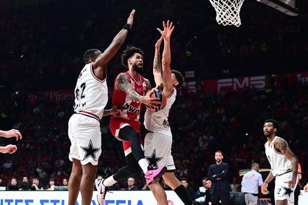 EuroLeague Basketball, Olympiacos Piraeus vs EA7 Emporio Armani Milan - Tyler Dorsey, 22 of Olympiacos Piraeus in action during the Euroleague regular season basketball match between Olympiacos Piraeus and EA7 Emporio Armani Milan held at Peace and Friendship Stadium in Piraeus, Grecee, 16 April 2026. PIRAEUS Greece Copyright: xOnexInchxProductionsx 6936138