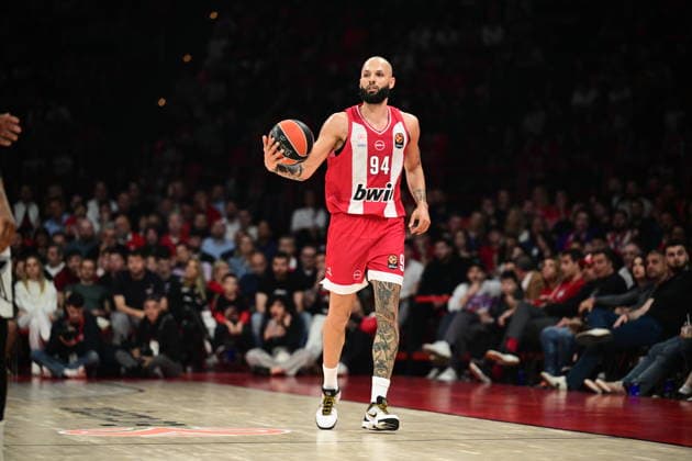 EuroLeague Basketball, Olympiacos Piraeus vs EA7 Emporio Armani Milan - Evan Fournier, 94 of Olympiacos Piraeus in action during the Euroleague regular season basketball match between Olympiacos Piraeus and EA7 Emporio Armani Milan held at Peace and Friendship Stadium in Piraeus, Grecee, 16 April 2026. PIRAEUS Greece Copyright: xOnexInchxProductionsx 6935823