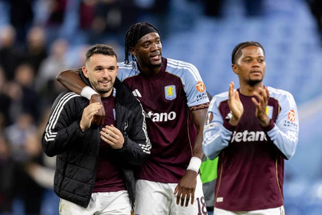 Aston Villa v Bologna, Europa League Aston Villa forward Tammy Abraham (18) hugs Aston Villa midfielder John McGinn (7) after the Europa League match between Aston Villa and Bologna at Villa Park, Birmingham, UK on 16 April 2026. Birmingham Villa Park West Midlands UK Editorial use only , Copyright: xManjitxNarotrax PSI-24080-0182