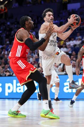 April 16, 2026, Madrid, Madrid, Spain: Ebuka Izundu of Crvena Zvezda and Facundo Campazzo of Real Madrid in action during the Turkish Airlines EuroLeague Regular Season Round 38 match between Real Madrid and Crvena Zvezda Meridianbet Belgrade at Movistar Arena on April 16, 2026, in Madrid, Spain. Madrid Spain - ZUMAa181 20260416_zaa_a181_294 Copyright: xIrinaxR.xHipolitox