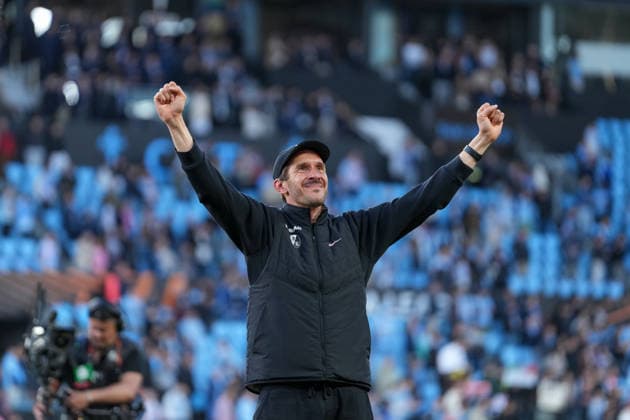 Spain, football, UEFA Europa League, quarter-final, second leg, 2025 2026, RC Celta de Vigo vs SC Freiburg, 16 04 2026, Estadio Balaidos, Vigo, jubilation, emotions, the team celebrates reaching the semi-finals with the fans in the visitors block, Julian Schuster SC Freiburg, coach Vigo Estadio Balaidos Galicia, Pontevedra Spain Copyright: xArnexAmbergx