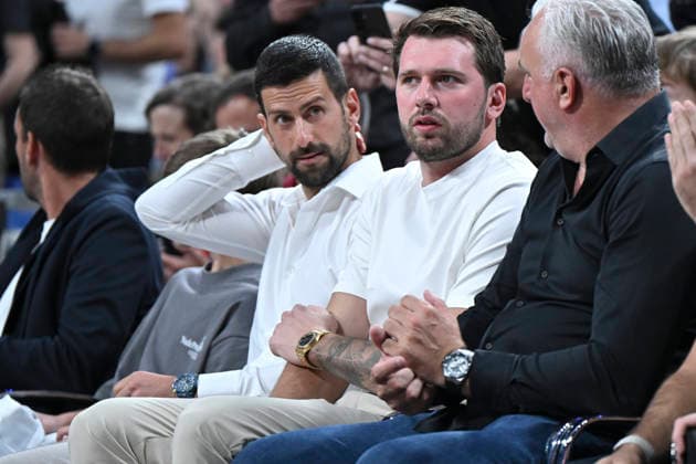 Real Madrid v Crvena Zvezda Meridianbet Belgrade - Euroleague 2025 2026 Luka Doncic and Novak Djokovic during the EuroLeague match between Real Madrid and Crvena Zvezda Meridianbet Belgrade at Movistar Arena on April 16, 2026 in Madrid, Spain. Victory of Real Madrid 103-82 Madrid Spain Copyright: xAtilanoxGarciax xSOPAxImagesx photos13389