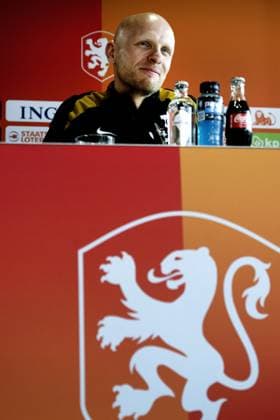 ZEIST - National coach Arjan Veurink during a press conference, PK, Pressekonferenz in preparation for the World Cup qualifying match against France. OLAF KRAAK ANP xVIxANPxSportx xxANPxIVx 556006299 originalFilename: 556006299.jpg