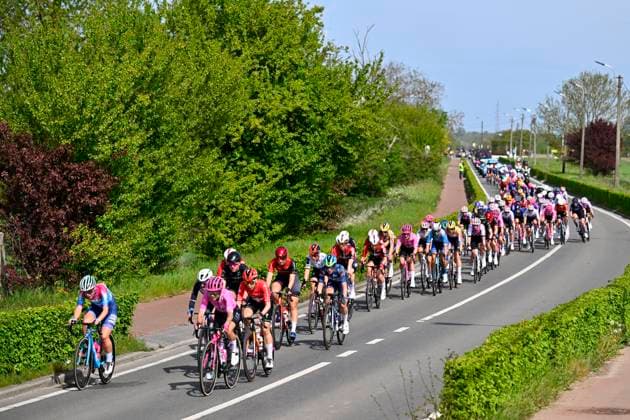 Brabantse Pijl - Fleche Brabanconne Women 2026 Cycling Race OVERIJSE, BELGIUM - APRIL 17 : illustration picture peloton during the 11th edition of De Brabantse Pijl - La Fleche Brabanconne Women an UCI ProSeries 1.Pro one day cycling road race for Women Elite of 125 km with start in Lennik and finish in Overijse on April 17, 2026 in Overijse, Belgium, 17 04 2026 ( Motordriver Guy De Vuyst - Overijse Belgium  Copyright: xTomasxSiskx