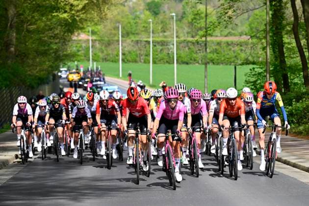 Brabantse Pijl - Fleche Brabanconne Women 2026 Cycling Race OVERIJSE, BELGIUM - APRIL 17 : illustration picture peloton during the 11th edition of De Brabantse Pijl - La Fleche Brabanconne Women an UCI ProSeries 1.Pro one day cycling road race for Women Elite of 125 km with start in Lennik and finish in Overijse on April 17, 2026 in Overijse, Belgium, 17 04 2026 ( Motordriver Guy De Vuyst - Overijse Belgium  Copyright: xTomasxSiskx