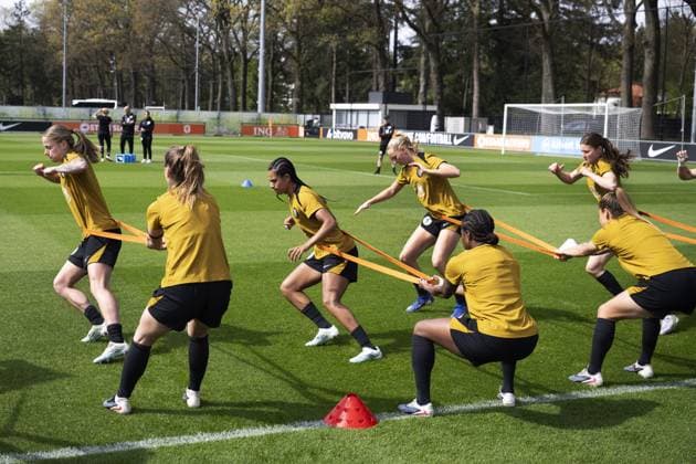 ZEIST - The Dutch women s national team, Nationalteam during training in the run-up to the second World Cup qualifying match against France. OLAF KRAAK ANP xVIxANPxSportx xxANPxIVx 556009137 originalFilename: 556009137.jpg
