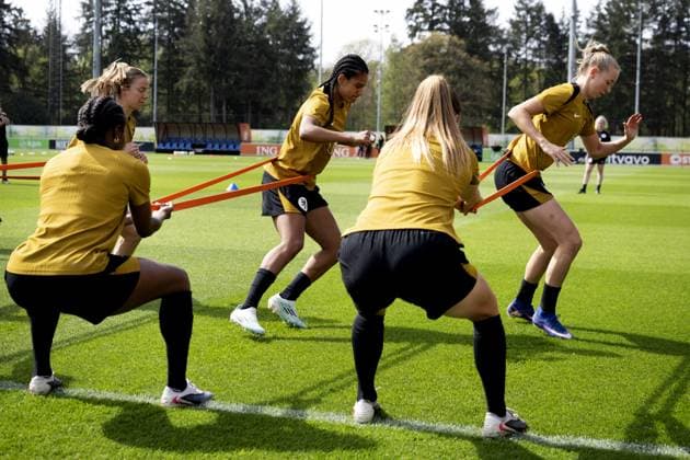 ZEIST - The Dutch women s national team, Nationalteam during training in the run-up to the second World Cup qualifying match against France. OLAF KRAAK ANP xVIxANPxSportx xxANPxIVx 556009168 originalFilename: 556009168.jpg