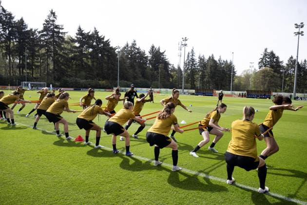 ZEIST - The Dutch women s national team, Nationalteam during training in the run-up to the second World Cup qualifying match against France. OLAF KRAAK ANP xVIxANPxSportx xxANPxIVx 556009173 originalFilename: 556009173.jpg