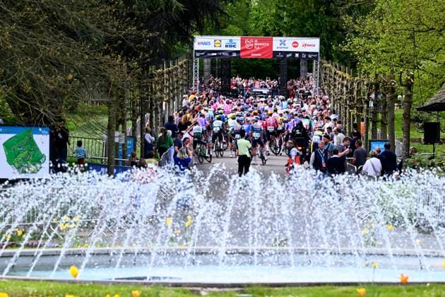 Brabantse Pijl - Fleche Brabanconne 2026 Cycling Race OVERIJSE, BELGIUM - APRIL 17 : illustration picture of the start during the 66th edition of De Brabantse Pijl - La Fleche Brabanconne an UCI ProSeries 1.Pro one day cycling road race for Men Elite of 162 km with start in Beersel and finish in Overijse on April 17, 2026 in Overijse, Belgium, 17 04 2026 ( Motordriver Kenny Verfaillie - Overijse Belgium  Copyright: xGvgx