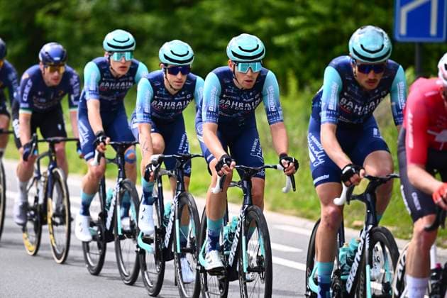 Brabantse Pijl - Fleche Brabanconne 2026 Cycling Race OVERIJSE, BELGIUM - APRIL 17 : riders of team Bahrain - Victorious during the 66th edition of De Brabantse Pijl - La Fleche Brabanconne an UCI ProSeries 1.Pro one day cycling road race for Men Elite of 162 km with start in Beersel and finish in Overijse on April 17, 2026 in Overijse, Belgium, 17 04 2026 ( Motordriver Kenny Verfaillie - Overijse Belgium  Copyright: xGvgx